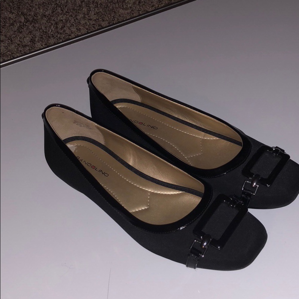 Short-wedge flats.